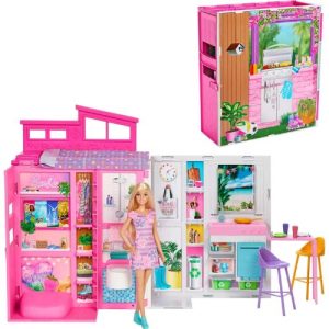 Barbie Loft Casa delle Vacanze: Playset con Bambola Bionda, 4 Aree di Gioco e 11 Accessori