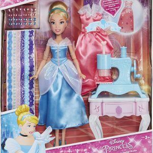 HASBRO – Cenerentola con macchina da cucire, abito e pietre preziose